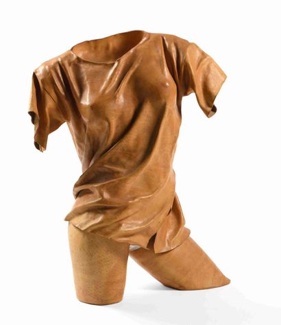 null Bertrand PATRICK (XXe -XXI e ) Buste de femme Sculpture en cuir signée. 78 x...