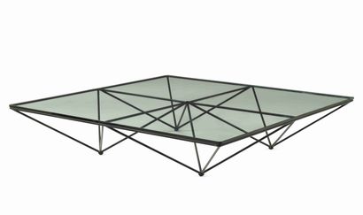 null Table basse, structure tubulaire en métal peint, le plateau en verre 25,5 x...