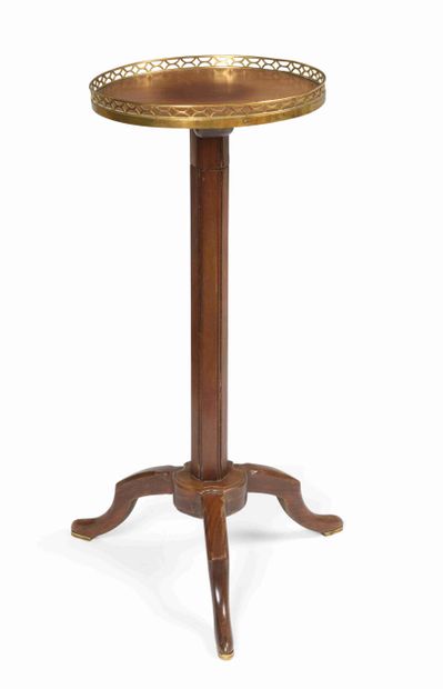 null Small flying pedestal table, the circular tray surrounded by a pierced brass...