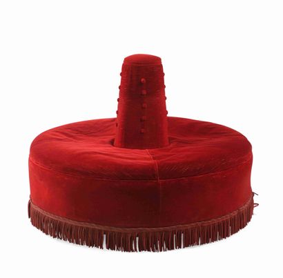 null Circular bollard, red velvet and passementerie decoration, the structure in...