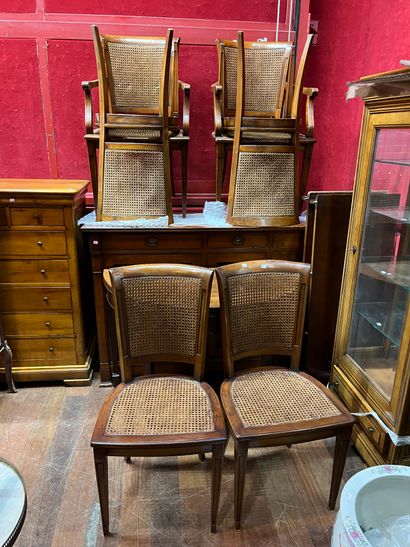 null Mobilier de salle à manger de style Louis XVI comprenant une table, quatre chaises...