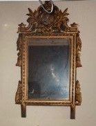 null Petit miroir de style Louis XVI. 
82 x 46 cm