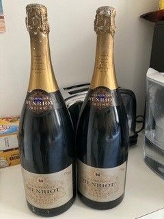 null Lot comprenant deux Saint Emilion Grand Cru 1989
Deux champagne Henriot 1989
Armagnac...