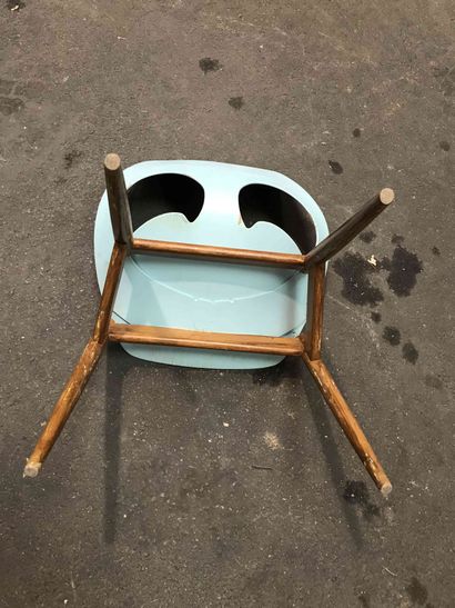 null Suite de quatre chaise en bois polychrome dans le goût des chaises Jason Kandya...