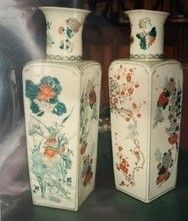 null Paire de vases en porcelaine. Chine début XXe.
Hauteur : 47 cm Petit accident...