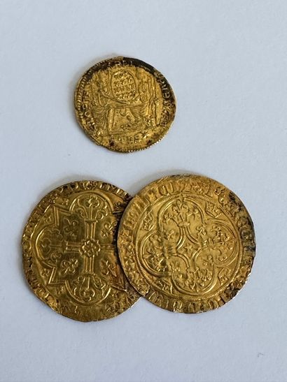 null 7 Divers: Lot de 3 monnaies d or : Solidus de Constance II (324.361). 4,40g....