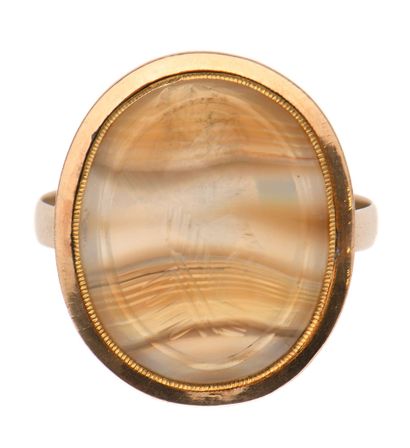null 90 18K (750) gold ring set with an intaglio on marbled agate with a woman's...
