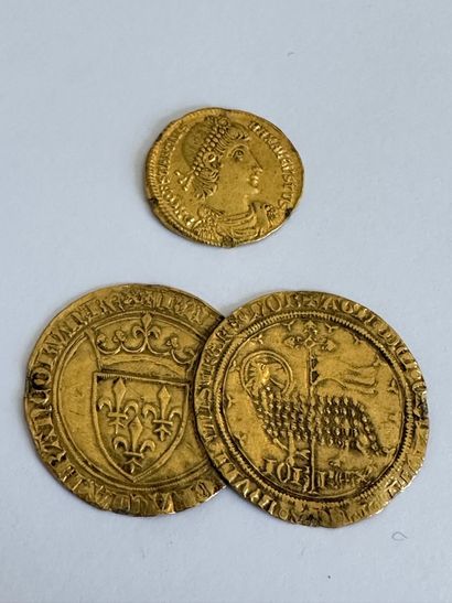 null 7 Divers: Lot de 3 monnaies d or : Solidus de Constance II (324.361). 4,40g....
