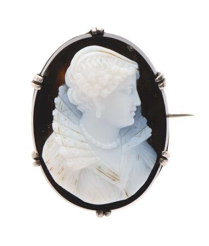 null 57 Metal brooch decorated with a cameo on agate representing a woman's portrait...