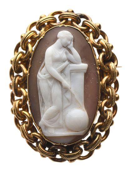 null 76 18K (750) gold brooch set with a cameo on agate in the profile of a thinking...