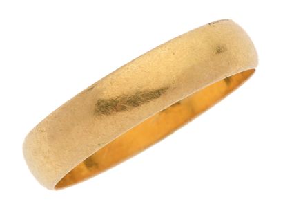 null 43 Yellow gold wedding band (marked 22K in the ring). Finger size : 57 - Weight...