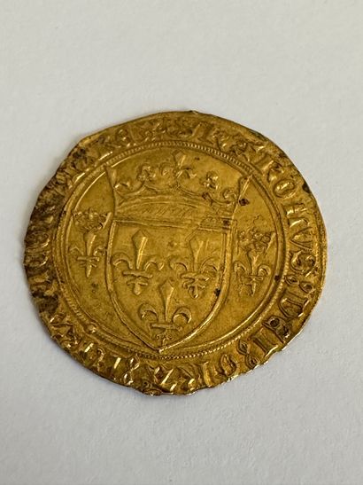 null 4 Charles VII (1422.1461). Gold Ecu with the crown. 3,46 g. Rouen. D.511. Traces...