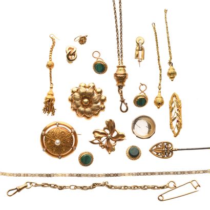 null 46 Lot in yellow gold (750) and metal including brooches, tie pin, pendant,...