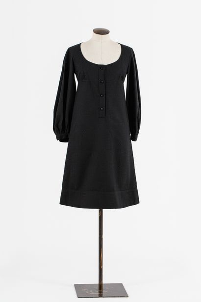 null BALENCIAGA: Black cotton honeycomb chasuble dress, knee length, long balloon...