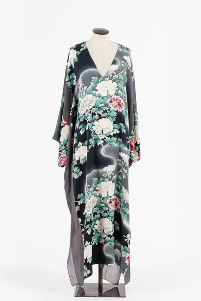 null TAKADA : Caftan in silk with grey background decorated with peonies in green,...