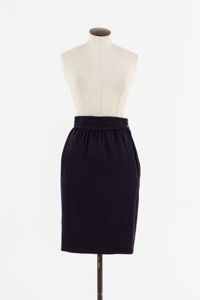 null MUGLER : High waist straight skirt, knee length in navy blue wool crepe, flat...