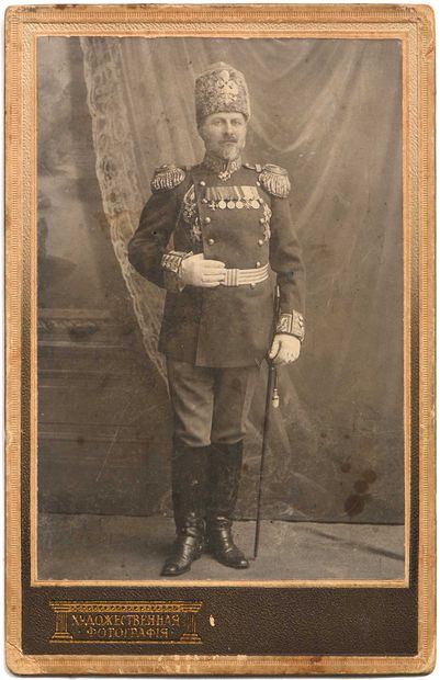 null Major General Christo Koïtcheff (1863-1917), hero of the Great War, with his...