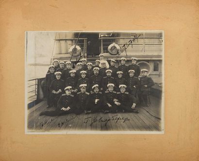 null Group of officers including 7 training officers (6 autograph signatures). Photograph...