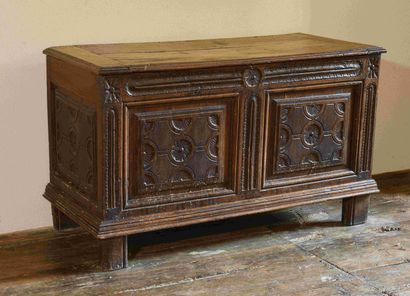 null Wooden chest, molded and carved with rosettes and feathers, with a patina finish....