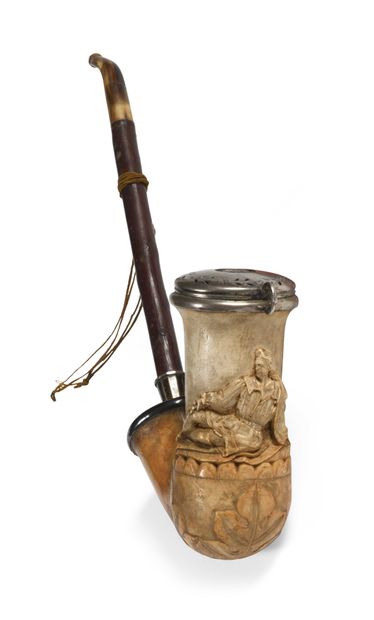 null Tobacco pipe, meerschaum hearth decorated with a seated gentleman, metal lid,...