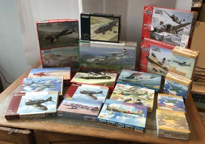 null Lot de 21 maquettes d’avions militaires dont AIR FIX, SPECIAL HOBBY, HELLER.
LES...