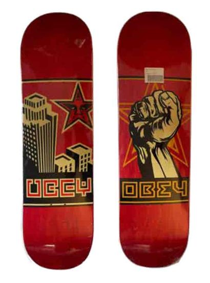  Shepard FAIREY (Né en 1970) Deux planches de skateboard sérigraphiées réalisées... Gazette Drouot