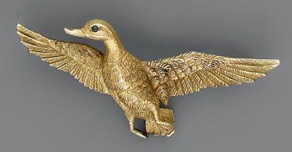 HERMES Broche en or jaune représentant un canard en vol. Signée HERMÈS et numérotée:...