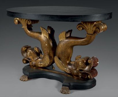 null Table à plateau ovale, en bois sculpté laqué noir ou doré, à double piétement...