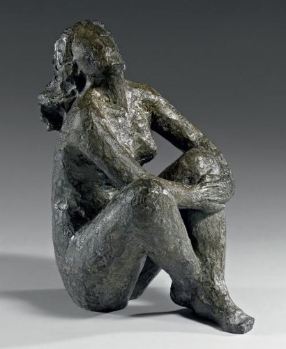 Marie LA VARANDE (XXe siècle) Nu assis tête relevée Bronze à patine mordorée grise....