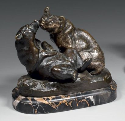 Louis RICHE (1877-1949) Deux ours jouant Epreuve en bronze patiné. Signée sur la...