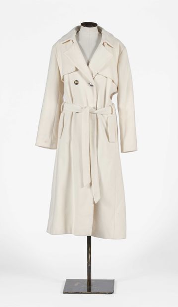 null WEILL: White wool and cashmere coat, long sleeves, notched collar, 4-button...