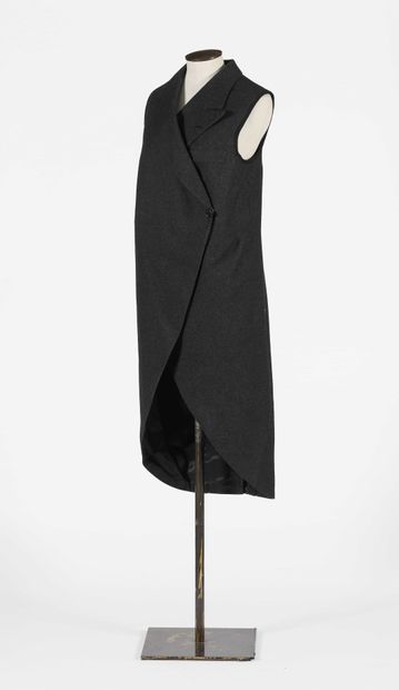 null Anonymous: Stiff grey wrap dress in supposed wool. Sleeveless, notched collar...
