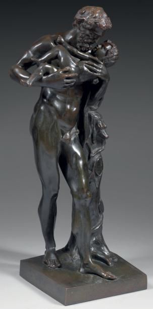 École du XIXe siècle Silène portant Bacchus enfant Bronze à patine brune. Marqué...