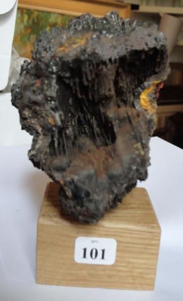 null Goethite du Tarn en forme de «géode à stalactites». (11,5 x 8,5 cm)