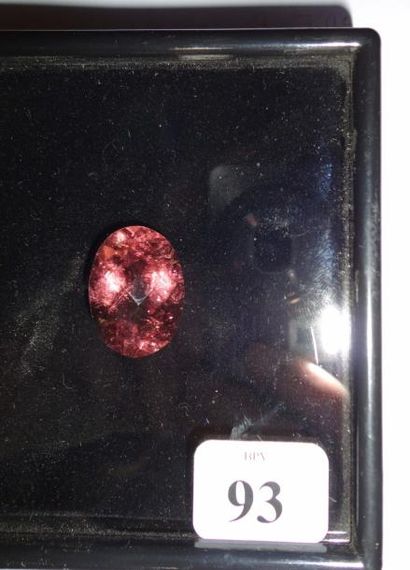 null Pierre taillée: Rubellite gemme (23 x 16 x 11mm - Poids: 25,25 cts) provenant...