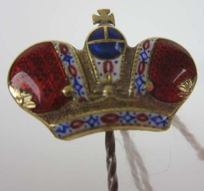 null Couronne imperiale montee en epingle. Couronne or emaillee sur epingle torsadee...