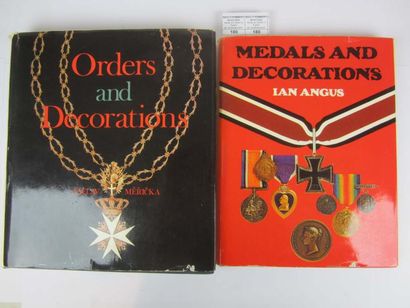 null Lot de deux livres de phaleristique. Medals and decorations. Ian Angus. 1973....