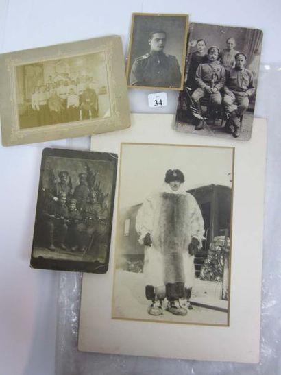 null Lot de 5 photos de militaires. Dont un Anglais en Russie en 1919 en tenue de...