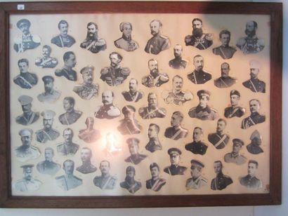 null Grand panneau sous verre contenant les portraits de 52 officiers du Nijegorodski....