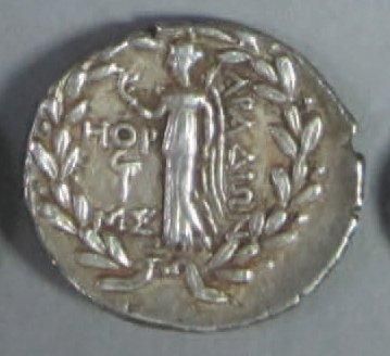 MACÉDOINE PHENICIE: Arados (137-45 av. J.-C). Tétradrachme. 15,18 g. Buste tourelé...