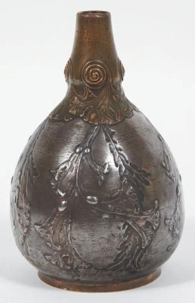 Georges Louis CAPON «Algues» Vase en dinanderie de cuivre et métal. Signé et daté...