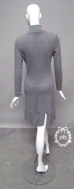 null VALENTINO Boutique, Maria di RIPABIANCA

ROBE en tricot cachemire gris, col...