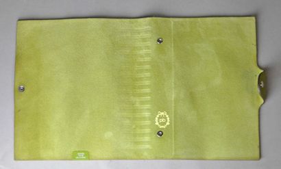 null HERMES Paris

COUVERTURE D'AGENDA en cuir grainé vert mousse (env 22.5 x 19.5...