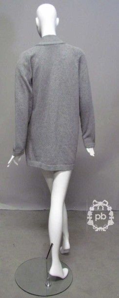 null Sonia RYKIEL

LOT en tricot de laine comprenant un GILET gris d'inspiration...