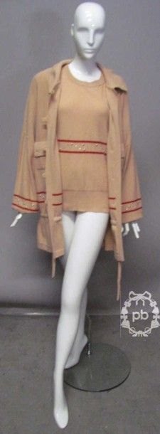 null Sonia RYKIEL (automne-hiver 1985/86)

ENSEMBLE en laine chair et rouge orné...