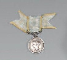 null Miniature de la médaille Anglaise de Crimée, avec ruban d'origine. Poids brut...