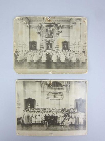 null Deux photos de pensionnaires de l'institut Smolny. 1889. - «Cours de danse du...
