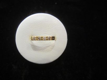 null Bague barrette en or jaune (750) sertie sur une ligne de quatre diamants taille...