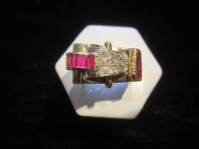 null Bague tank en or jaune (750) pavée de quinze petits diamants taille rose et...