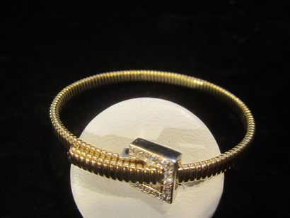 null Bracelet semi-rigide en forme de ceinture en or jaune (750) et or gris, serti...